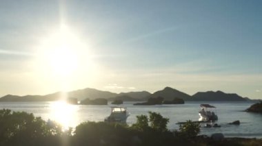 günbatımı praslin Island üzerinde