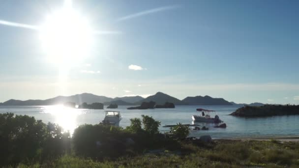 Pôr do sol sobre a ilha Praslin — Vídeo de Stock