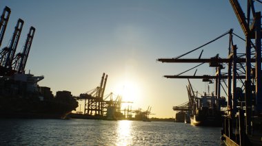Hamburg Limanı 'nda günbatımı