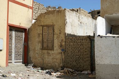 Mısır 'daki El Quseir' deki eski evleri yıktılar.
