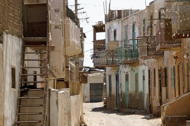 Mısır 'daki El Quseir' deki eski evleri yıktılar.