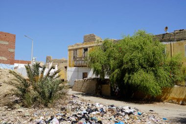 Mısır 'daki El Quseir' deki eski evleri yıktılar.