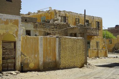 Mısır 'daki El Quseir' deki eski evleri yıktılar.