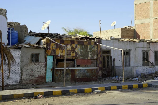 Mısır 'daki El Quseir' deki eski evleri yıktılar.
