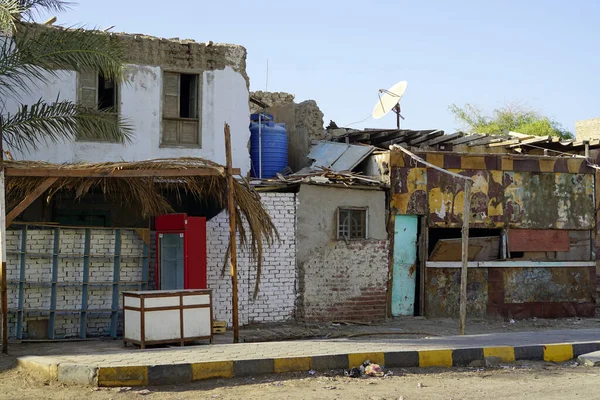 Mısır 'daki El Quseir' deki eski evleri yıktılar.