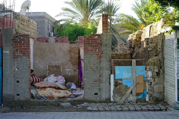 Mısır 'daki El Quseir' deki eski evleri yıktılar.