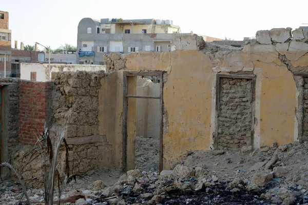 Mısır 'daki El Quseir' deki eski evleri yıktılar.