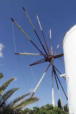 santorini Adası perissa içinde geleneksel Yunanistan yel değirmeni