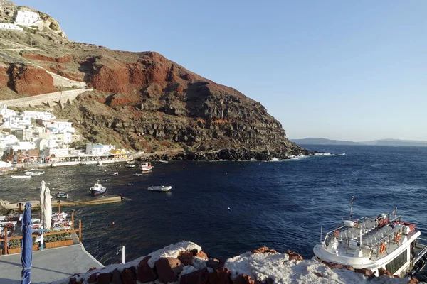 Kleiner hafen von akrotiri auf griechischer insel santorini — Stockfoto