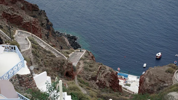 Uitzicht over kleine oia dorp op santorini eiland — Stockfoto