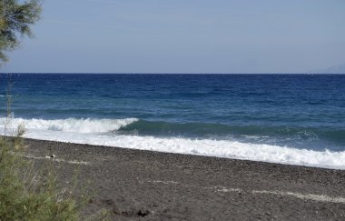 volkanik kamari beach santorini siland üzerinde