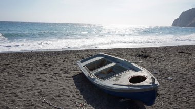 volkanik Beach santorini siland üzerinde tekne