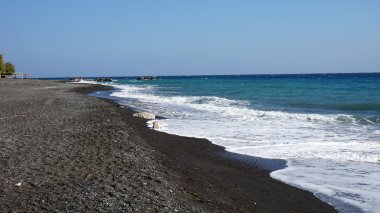 volkanik kamari beach santorini siland üzerinde