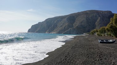 volkanik kamari beach santorini siland üzerinde