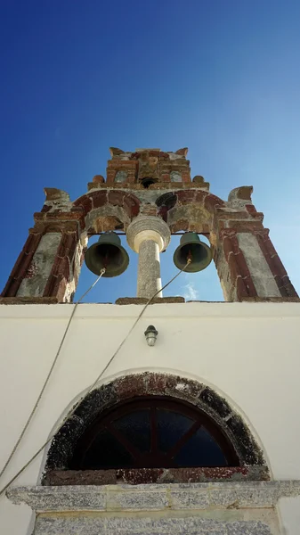 Iglesia griega tradicional en exo gonia en santorini — Foto de Stock