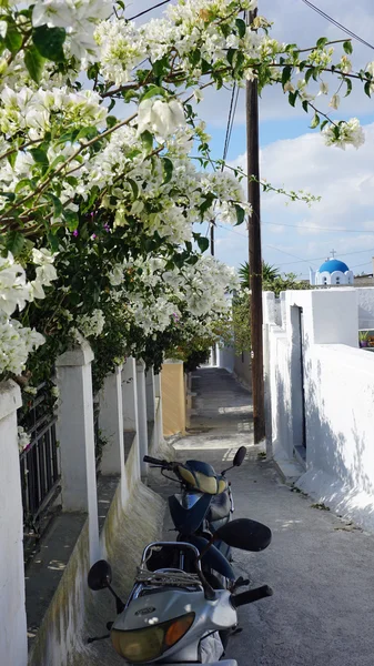 Traditioneel Grieks dorp exo gonia op santorini — Stockfoto