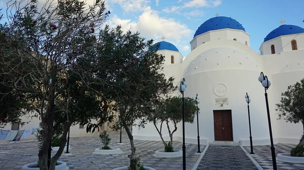 ギリシャ サントリーニ島ペリッサから教会 — ストック写真