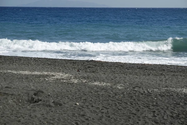 volkanik kamari beach santorini siland üzerinde