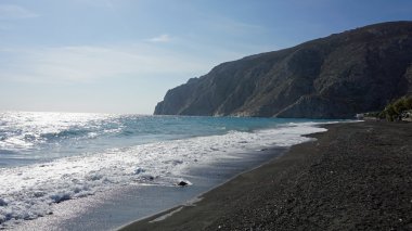 volkanik kamari beach santorini siland üzerinde