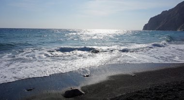 volkanik kamari beach santorini siland üzerinde