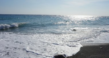 volkanik kamari beach santorini siland üzerinde