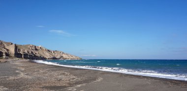 vahşi ve doğal porto beach castello santorini üzerinde
