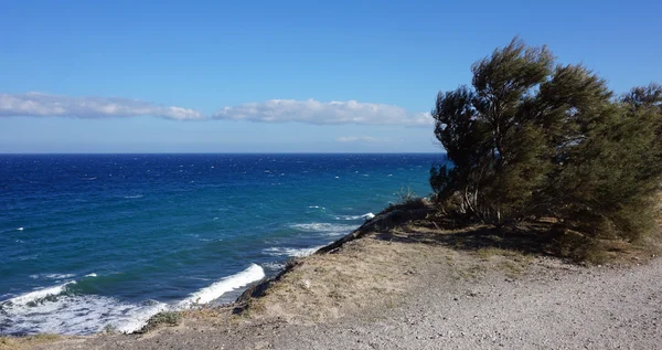 Côte sauvage de l'île de Santorin près de Perissa — Photo