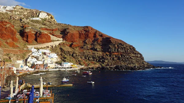 Petit port d'akrotiri sur l'île grecque santorini — Photo