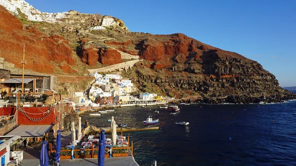 Kleiner hafen von akrotiri auf griechischer insel santorini — Stockfoto