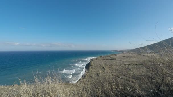 Wilde Küste der Insel Santorini — Stockvideo