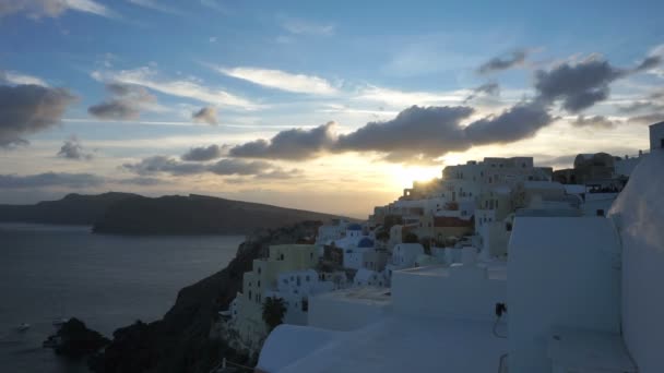 Santorini Adası üzerinden günbatımı — Stok video