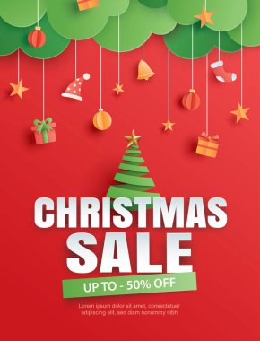 Kağıt sanatında kırmızı zemin üzerinde ağaç ve element nesneleri olan Noel indirimi.