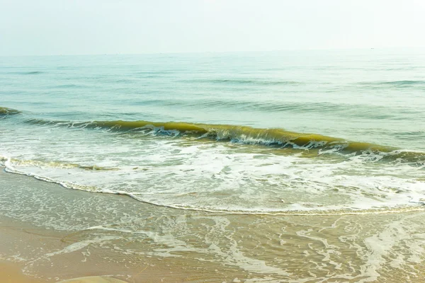 Havet havsvågor på stranden — Stockfoto