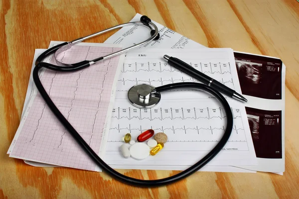 Cardiogram, ultrasound thyroid, stethoscope and  pills — Stock Photo, Image