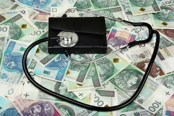Stethoscoop op Pools geld — Stockfoto