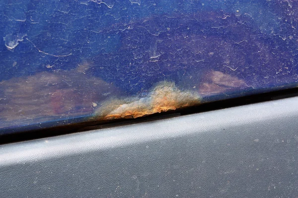 Carro com corrosão por ferrugem — Fotografia de Stock