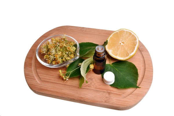 新鮮な健康的なリンデンの花 コロナウイルスのために良い精油とレモンとお茶 Covid — ストック写真