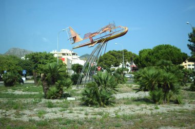 Puerto Pollensa, Mallorca, İspanya - 30 Ağustos 2018: Rotonda del Caballo, Alcudia, Mallorca, İspanya - 28 Ağustos 2018: