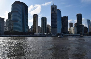 Brisbane, Queensland, Avustralya - Kasım 06, 2017: Modern gökdelenler, Brisbane Nehri yakınlarındaki binalar