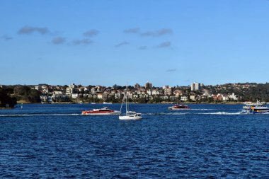  Sydney, New South Wales, Avustralya, - 23 Ekim 2017: Sydney 'de kıyı şeridi ve tekneler görüntülendi