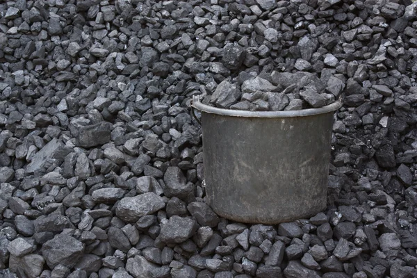 Ведро угля — стоковое фото