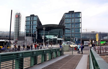 Berlin tren istasyonu (Hauptbahnhof)