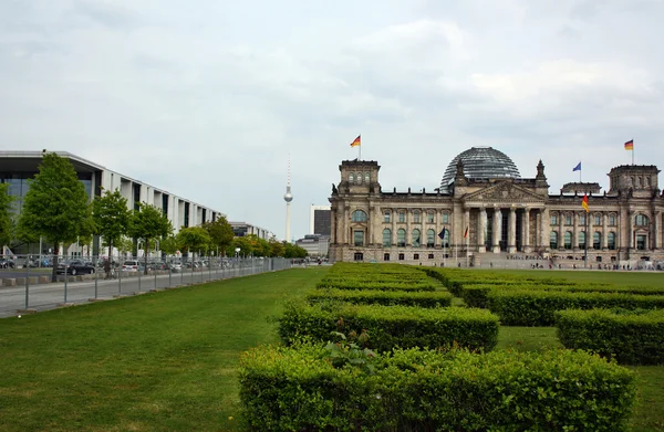 Vista do Reichstag e da torre de TV em Berlim — Fotografia de Stock