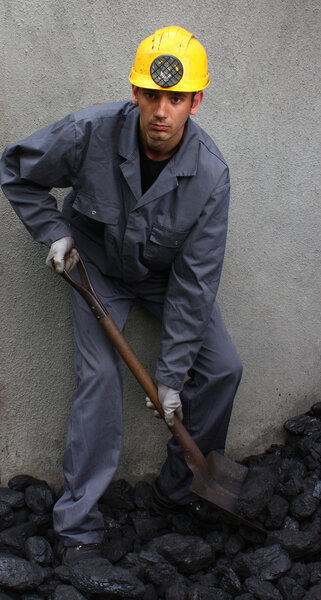 Working with loading coal miner