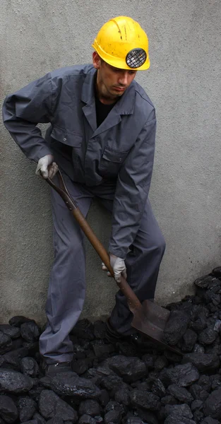 Dolgozó szénbányász betöltése — Stock Fotó