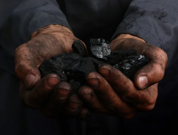Coal in the hands — Stock Photo, Image