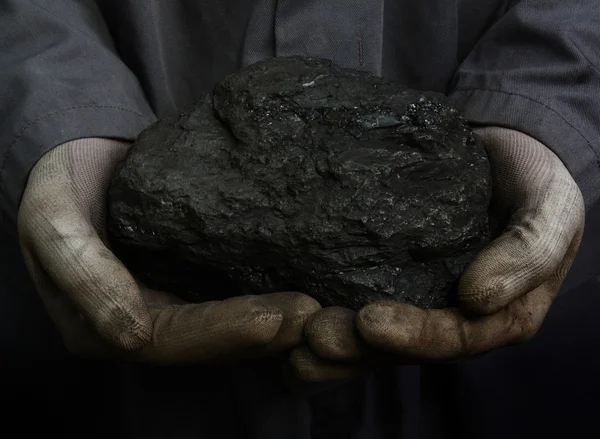 Coal in the hands — Stock Photo, Image