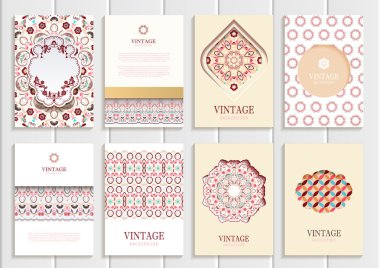 Vintage tarzı broşürleri kümesi.