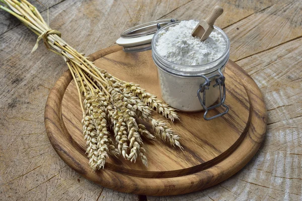 Flour  and cereal — Stock Photo, Image