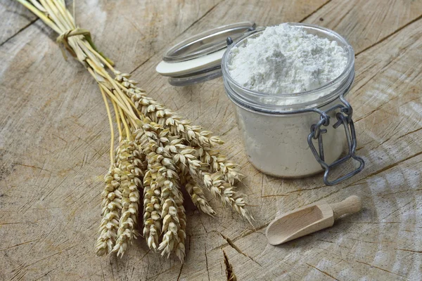 Flour  and cereal — Stock Photo, Image